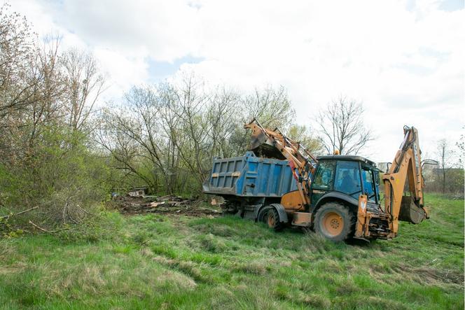 Po naszym artykule wreszcie sprzątają śmietnik w parku przy Jeziorku Czerniakowskim