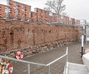 Odrestaurowano średniowieczny mur w Inowrocławiu. To dawny element obronny [ZDJĘCIA]