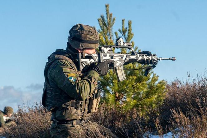 Żołnierz hiszpański na poligonie