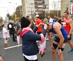 Uczestnicy Biegu Niepodległości 2022 w Warszawie