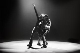 Lenny Kravitz w nowej wersji Fly Away połączył siły z raperem. Teledysk do piosenki powstał w Polsce!