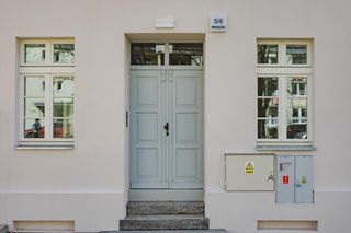 Kamienica z muralem przedstawiającym Pawła Adamowicza 