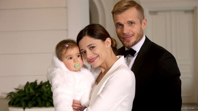 Ślub Izy i Artura w M jak miłość. Suknia ślubna to prezent od psychopaty 