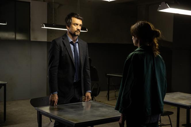 Motyw, odc. 7: Anna Czarna (Agnieszka Grochowska), komisarz Paweł Szulc (Michałe Czernecki)