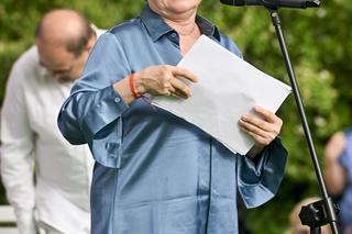Katarzyna Figura zaszalała! Niebieskie włosy i piżama. Tak poszła na oficjalną imprezę