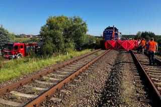 Tragiczny wypadek w Starogardzie Gdańskim. Lokomotywa zmiażdżyła samochód