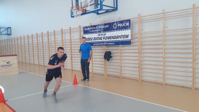 Dwaj uczniowie zasiądą w fotelach szefów policji w Rawiczu