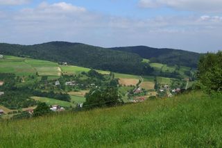 To jedna z najpiękniejszych małopolskich wsi. Kiedyś należała do zakonnic 