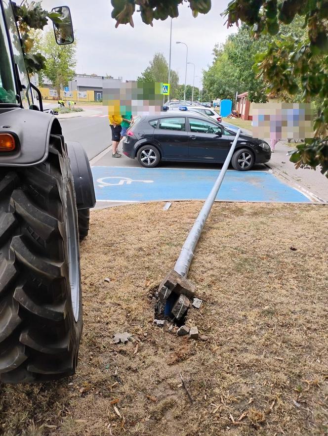 Traktorzysta z Rypina spowodował kolizję, po czym wezwał policję. Na jaw wyszły jego grzechy