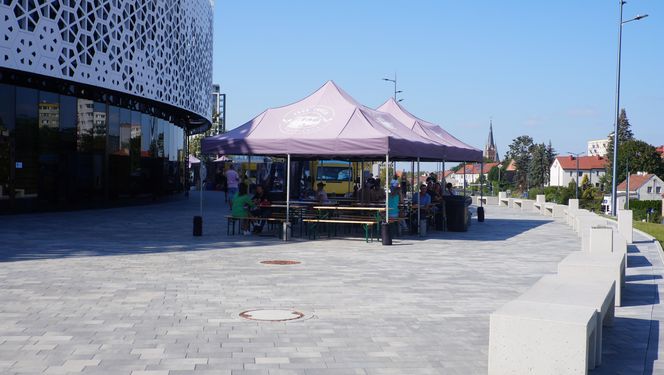 Festiwal Food Trucków w Olsztynie. Pod halą Urania można zjeść dania z kuchni całego świata [ZDJĘCIA]