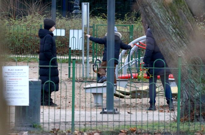 Całuśny mąż Kaczyńskiej nie dał jej wytchnienia pod jemiołą 