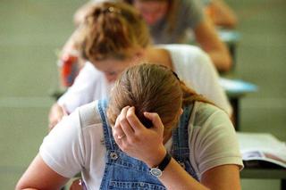 Egzaminy gimnazjalne 2015: wyniki - kiedy? Kto będzie Scared To Death [VIDEO]