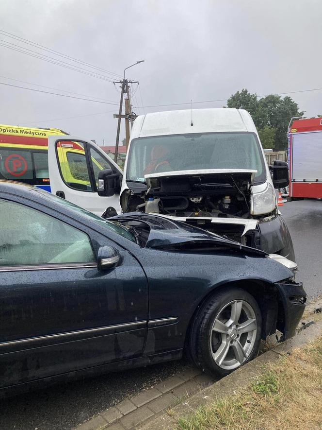 Wypadek w Skórcu. Cztery osoby przewieziono do szpitala