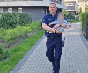 Milanówek: Matka roku pijana wsiadła za kółko. W domu zostawiła rocznego syna. Wszędzie butelki