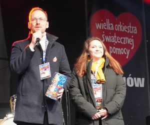 Na rynku w Tarnowie trwa koncert 33. Finału Wielkiej Orkiestry Świątecznej Pomocy. Tak bawią się mieszkańcy miasta