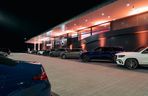 Przyszłość motoryzacji w zasięgu ręki – najnowocześniejszy salon Duda-Cars pod Lesznem już otwarty!