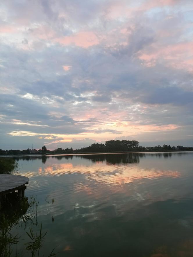 Zobacz, jak wygląda pomost w Słupcy. Drewniane okręgi cały czas przyciągają turystów!