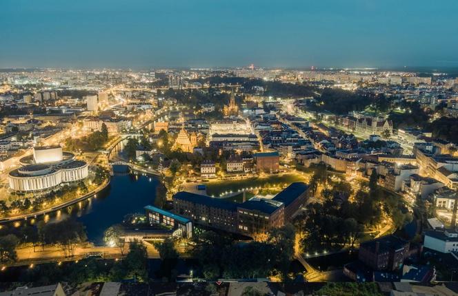 Bydgoski podróżnik i fotograf zabiera nas na wirtualny spacer po mieście. Można przyjrzeć się nawet detalom elewacji kamienic 