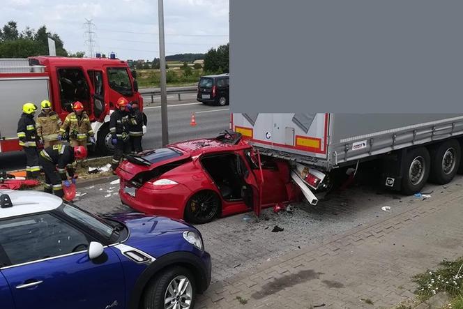 Koszmarny wypadek na Śląsku, Porsche wbiło się w ciężarówkę