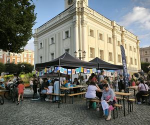 Piknik na rynku w Lesznie