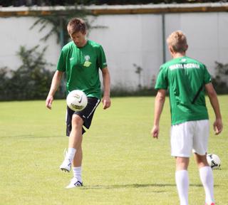 Grzegorz Rasiak trenuje z Wartą