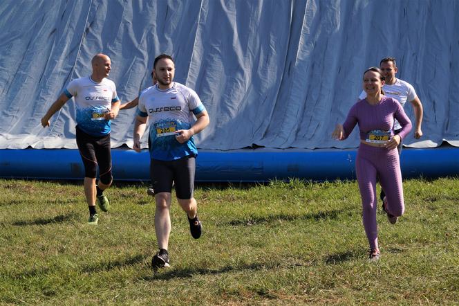 Jump and Run 2023 w Bydgoszczy. Bieg z dmuchanymi przeszkodami przyciągnął tłumy