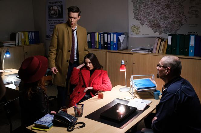 Na Wspólnej odc. 3384. Darek Żbik (Michał Mikołajczak), Kasia (Julia Chatys), Teresa Bednarczuk (Izabela Dąbrowska)