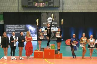 Worek medali dla zawodników Uczniowskiego Klubu Sportowego Akrofitness Szczecinek