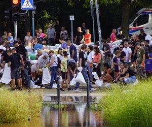 Walka z powodzią na wrocławskich Stabłowicach 