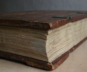 Kto naprawdę napisał Biblię? Sztuczna inteligencja odkrywa prawdę