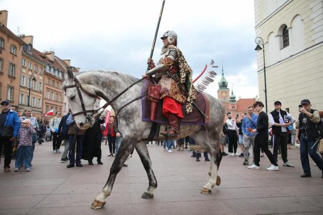 Narodowy Marsz Życia przez Warszawę. Organizatorzy mówią, że idą w obronie „poczętych dzieci zagrożonych aborcją”