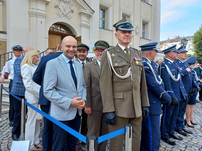Trwają obchody Święta Policji w Lesznie. Świętują policjanci i policjantki