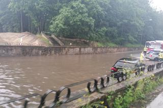 OGROMNA burza w Puławach. Ściana deszczu, ulice zamieniły się w rzeki [ZDJĘCIA, WIDEO]