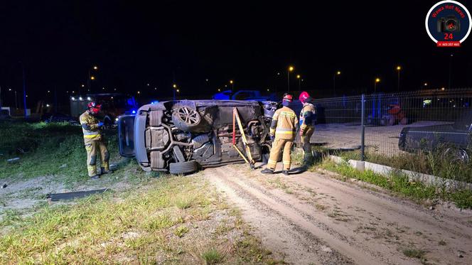 Kierujący samochodem Audi stracił panowanie nad pojazdem i zjechał z drogi na pobocze 