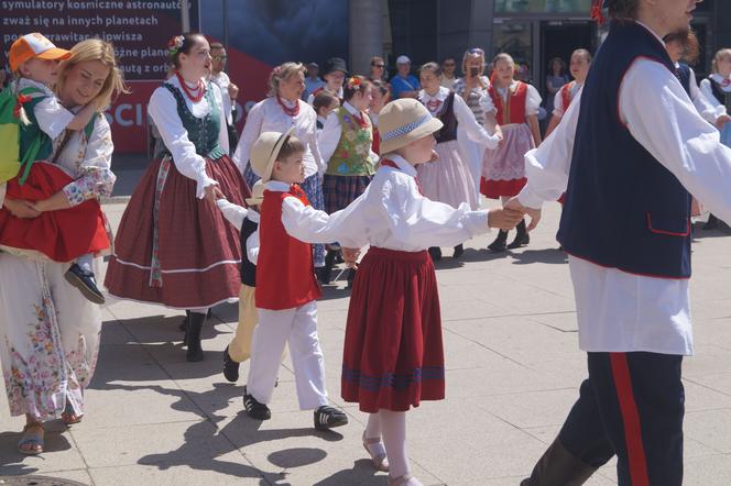 Radosna Parada Kapeluszowa 2023 przeszła ulicami Bydgoszczy! [ZDJĘCIA]