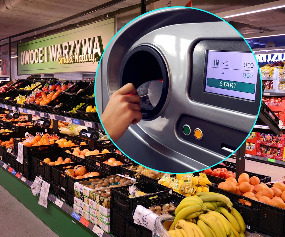 Zdjęcie przedstawia butelkomat w sklepie Aldi.  Ręka wkłada pustą butelkę do urządzenia.  Na pierwszym planie widoczne są owoce i warzywa, typowe dla sklepowego asortymentu.  Informacje o testowym programie Aldi z butelkomatami, zapewniającymi rabat za oddane opakowania, znajdziesz na portalu Super Biznes.