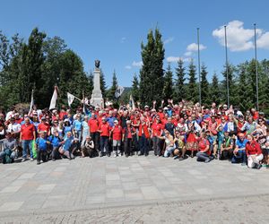 150-lecie przewodnictwa tatrzańskiego. Przemarsz przewodników po Krupówkach w Zakopanem