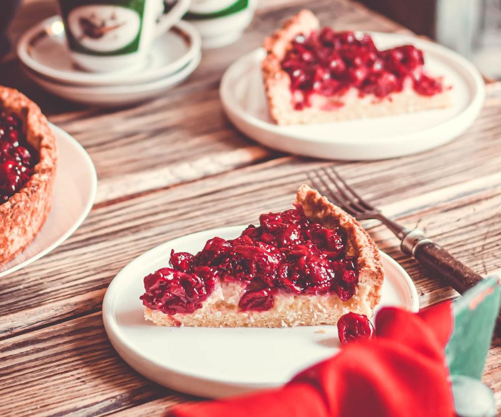 ciasto migdałowe z czereśniami