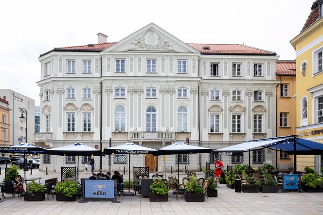 Remont Krakowskiego Przedmieścia. Dyrektor ZDM przegrał zakład! Poszło o termin zakończenia prac