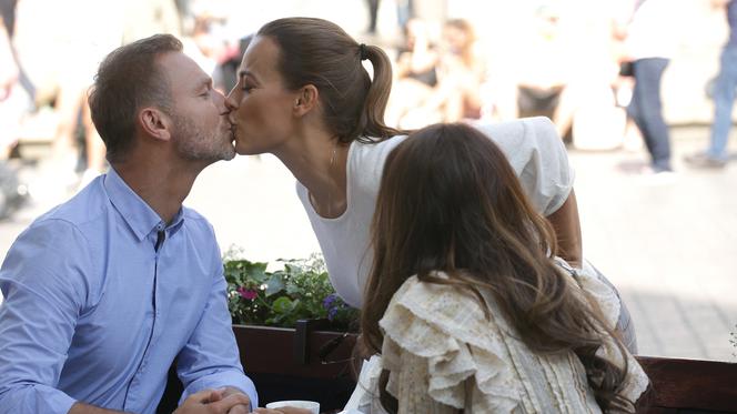 M jak miłość odc. 1411. Andrzej Budzyński (Krystian Wieczorek), Anka (Weronika Rosati), Magda (Anna Mucha)