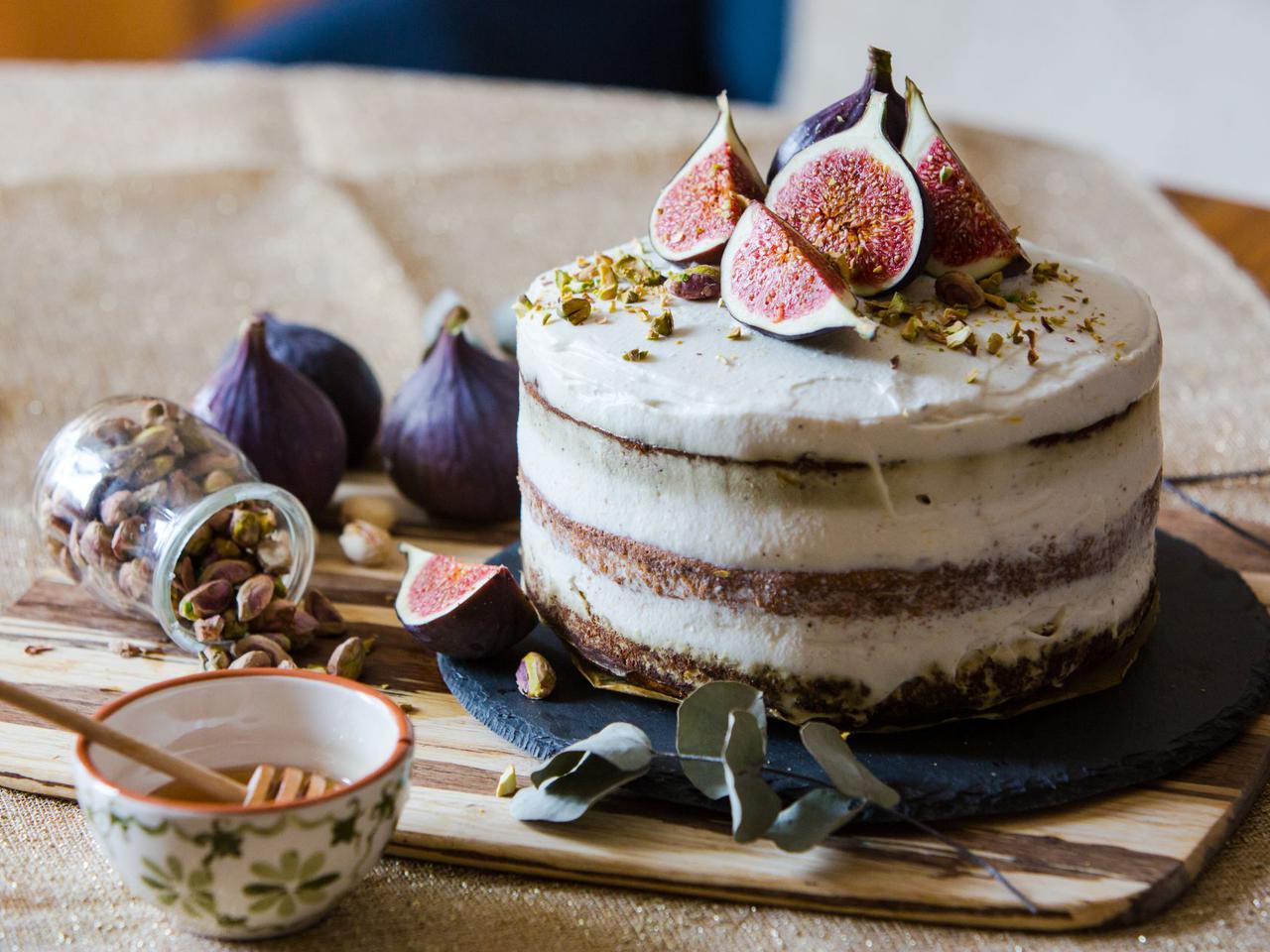 Nagi tort na Walentynki w 15 minut - pychota z figami, daktylami i pistacjami