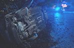 Śmiertelny wypadek pod Tomaszowem Mazowieckim. Kierujący zasłabł w czasie udzielania pomocy [ZDJĘCIA].