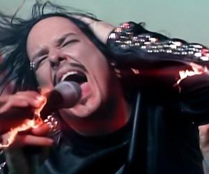 Oto kultowy klip grupy Korn, który wyreżyserował... Fred Durst! Powstały dwie wersje teledysku!