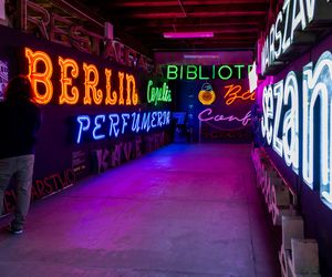 Neony z Muzeum Neonów w Warszawie