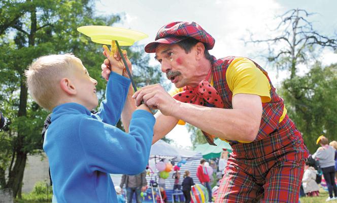 Cyrkowcy zabawili w Julinku
