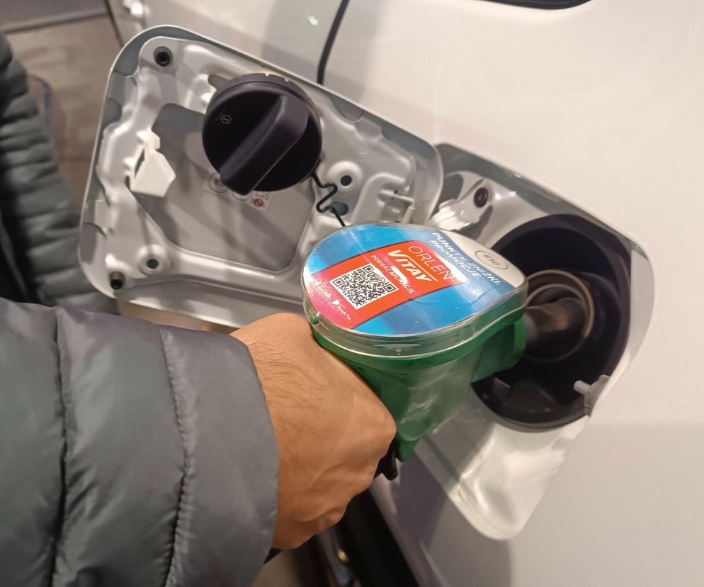 Cena ropy spada, ale rynek wciąż niestabilny. Eksperci prognozują dalsze osłabienie w 2025 roku