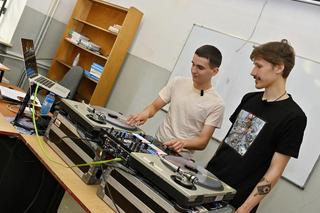 Zdjęcia podczas warsztatów wykonali członkowie koła fotograficznego działającego przy ZSP1 w Siedlcach.