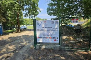 Ma tu być stadion. Teraz jest wychodek dla psów. Miłośnicy sportu grzmią: Uciekniemy się do drastycznych metod