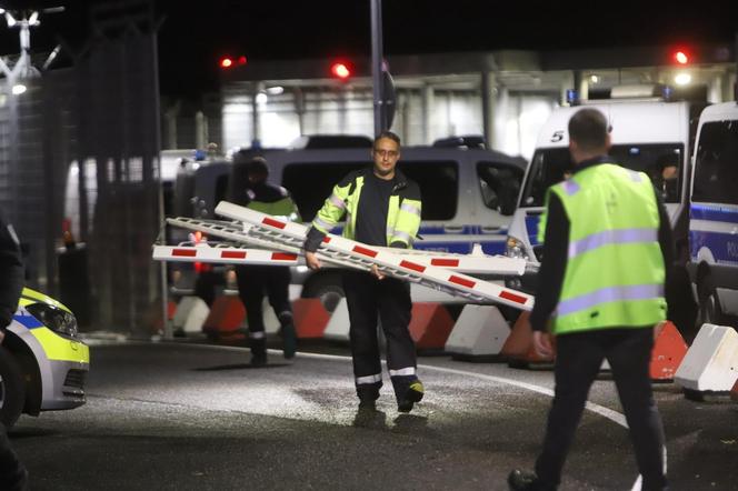 Hamburg, uzbrojony mężczyzna dostał się na teren lotniska