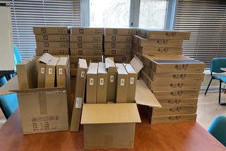 Kolejne laptopy dla uczniów szkół w Lesznie